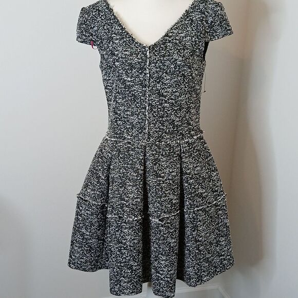 Women's Betsey Johnson Boucle Dress Size 4 NWT - Picture 1 of 6